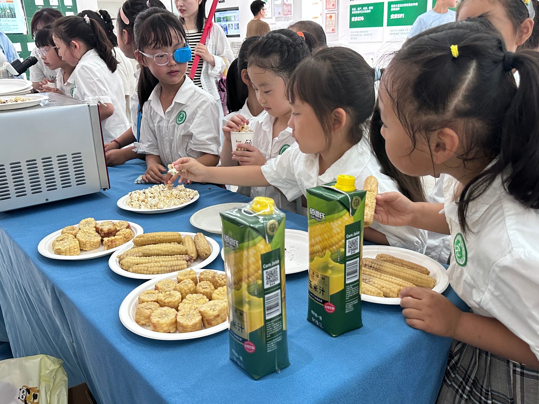 作物抗逆育种与减灾国家地方联合工程实验室举办2025年科技活动周公众开放日活动